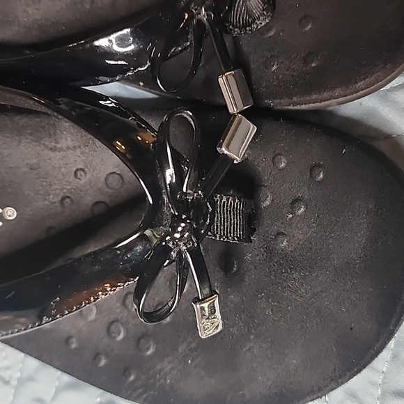 Vionic Bella Bella II Flip Flops Size 7.5 Black Bows With Silver Classy Cute - Picture 4 of 16
